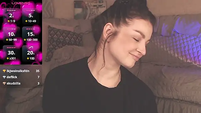 Snapshot of BritneyBarker chatting on March 9, 7:34 am BritneyBarker online show from March 9, 7:34 am