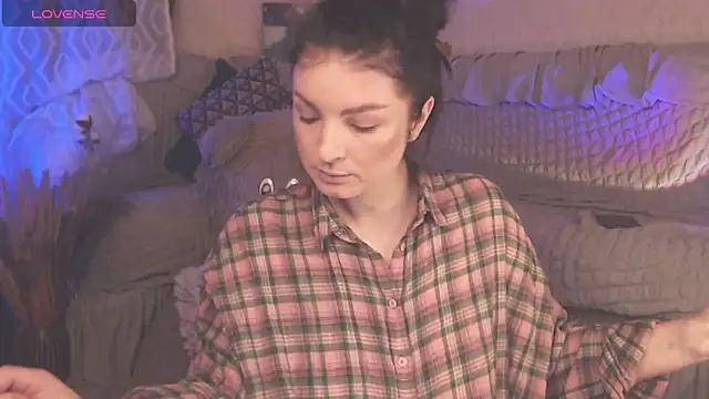 Snapshot of BritneyBarker chatting on March 11, 1:37 am BritneyBarker online show from March 11, 1:37 am