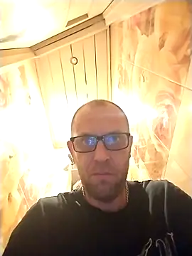 Snapshot of MaxDevilWhite chatting on September 10, 4:06 pm MaxDevilWhite online show from September 10, 4:06 pm