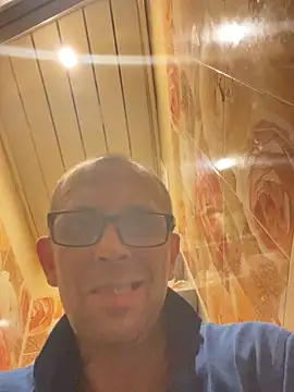 Snapshot of MaxDevilWhite chatting on February 28, 8:52 pm MaxDevilWhite online show from February 28, 8:52 pm