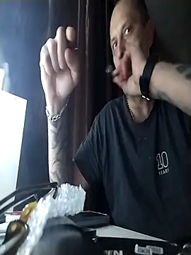 Snapshot of MaxDevilWhite chatting on November 24, 7:58 pm MaxDevilWhite online show from November 24, 7:58 pm