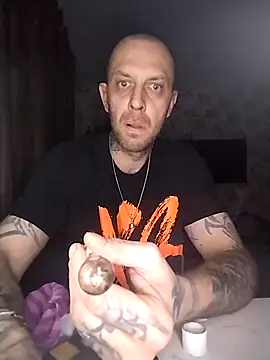 Snapshot of MaxDevilWhite chatting on December 19, 7:38 pm MaxDevilWhite online show from December 19, 7:38 pm