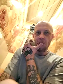 Snapshot of MaxDevilWhite chatting on November 2, 8:47 pm MaxDevilWhite online show from November 2, 8:47 pm