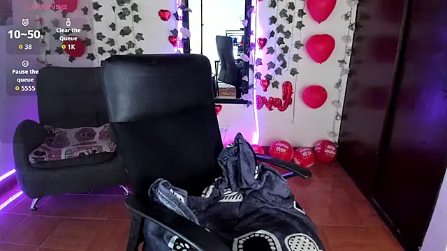 saray  jones online show from February 19, 1:08 pm