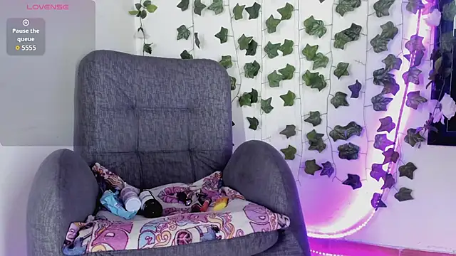 saray  jones online show from March 21, 5:17 pm