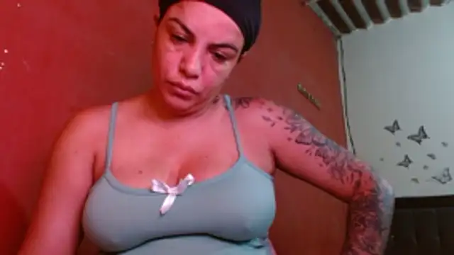 Snapshot of Tammyymilf chatting on November 11, 5:19 pm Tammyymilf online show from November 11, 5:19 pm