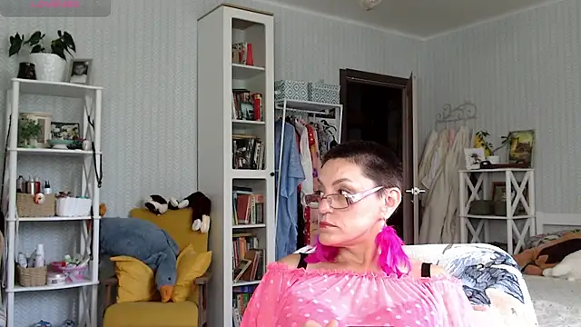 Snapshot of Soffya_Soy chatting on June 16, 7:41 am Soffya Soy online show from June 16, 7:41 am
