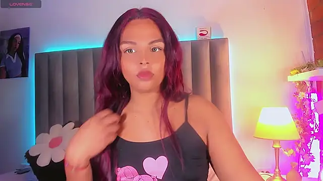 Snapshot of CamiiGarcia chatting on November 6, 8:24 pm CamiiGarcia online show from November 6, 8:24 pm