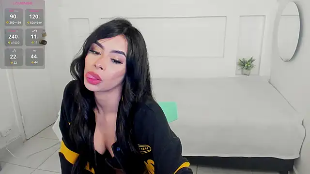 Snapshot of AnaisOwen3 chatting on February 14, 12:47 pm AnaisOwen3 online show from February 14, 12:47 pm