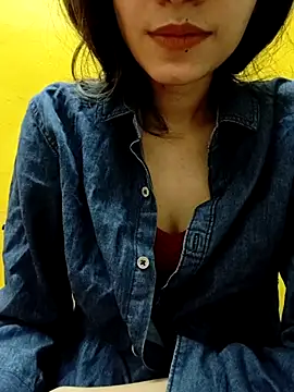 Snapshot of cute_IndianBabe chatting on March 13, 1:43 am cute IndianBabe online show from March 13, 1:43 am