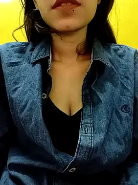 Snapshot of cute_IndianBabe chatting on March 9, 1:46 am cute IndianBabe online show from March 9, 1:46 am