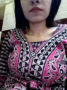 Snapshot of cute_IndianBabe chatting on February 26, 12:20 am cute IndianBabe online show from February 26, 12:20 am