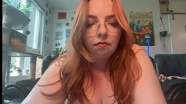 Snapshot of curvycate127 chatting on May 15, 10:19 pm curvycate127 online show from May 15, 10:19 pm