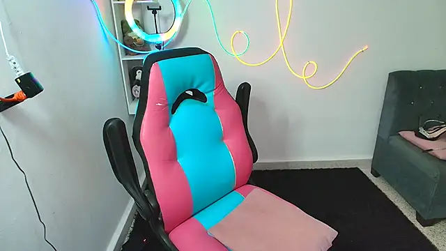 Snapshot of gisell363472 chatting on December 13, 8:04 pm gisell363472 online show from December 13, 8:04 pm