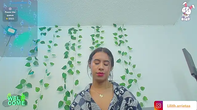 Snapshot of LiiLiith-1 chatting on December 5, 5:17 am LiiLiith-1 online show from December 5, 5:17 am