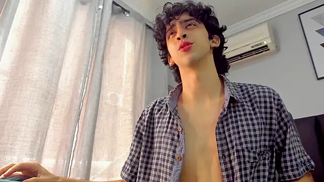 Snapshot of Alezzandro_ chatting on February 26, 2:16 pm Alezzandro online show from February 26, 2:16 pm