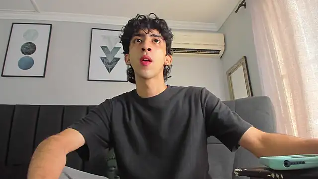 Snapshot of Alezzandro_ chatting on March 11, 2:40 pm Alezzandro online show from March 11, 2:40 pm