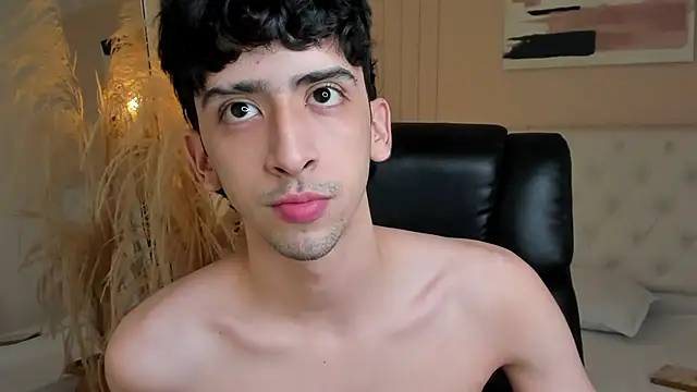 Snapshot of Alezzandro_ chatting on October 4, 8:10 pm Alezzandro online show from October 4, 8:10 pm