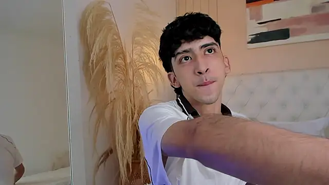 Snapshot of Alezzandro_ chatting on October 2, 8:01 pm Alezzandro online show from October 2, 8:01 pm