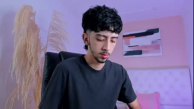 Snapshot of Alezzandro_ chatting on September 21, 8:58 pm Alezzandro online show from September 21, 8:58 pm