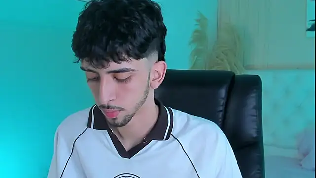 Snapshot of Alezzandro_ chatting on September 18, 8:45 pm Alezzandro online show from September 18, 8:45 pm