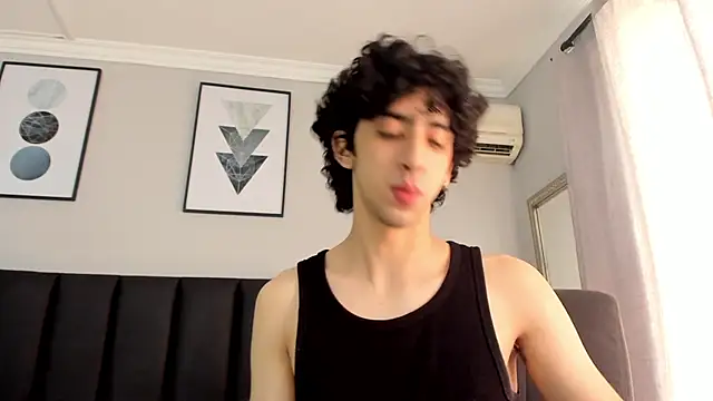 Snapshot of Alezzandro_ chatting on March 3, 2:39 pm Alezzandro online show from March 3, 2:39 pm