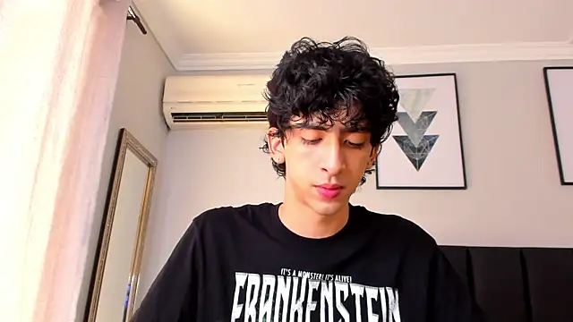 Snapshot of Alezzandro_ chatting on March 15, 4:54 pm Alezzandro online show from March 15, 4:54 pm