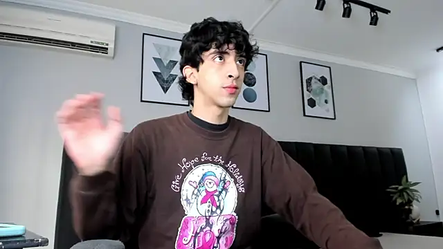 Snapshot of Alezzandro_ chatting on March 8, 1:47 pm Alezzandro online show from March 8, 1:47 pm