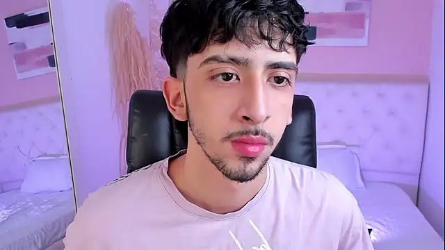 Snapshot of Alezzandro_ chatting on September 24, 8:26 pm Alezzandro online show from September 24, 8:26 pm