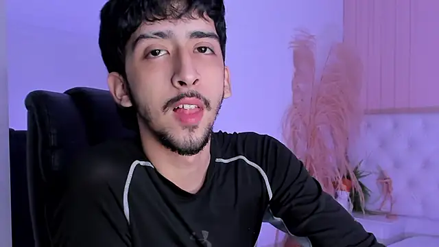 Snapshot of Alezzandro_ chatting on September 15, 8:42 pm Alezzandro online show from September 15, 8:42 pm