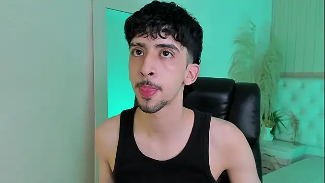 Snapshot of Alezzandro_ chatting on September 25, 8:26 pm Alezzandro online show from September 25, 8:26 pm