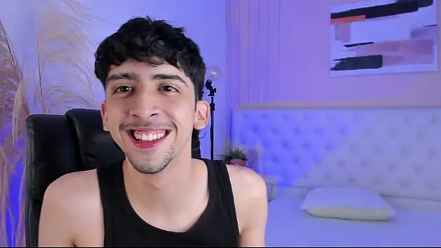 Snapshot of Alezzandro_ chatting on October 12, 8:32 pm Alezzandro online show from October 12, 8:32 pm