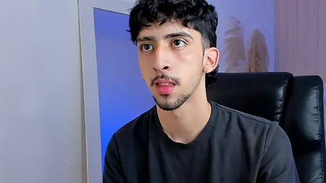 Snapshot of Alezzandro_ chatting on September 29, 8:25 pm Alezzandro online show from September 29, 8:25 pm