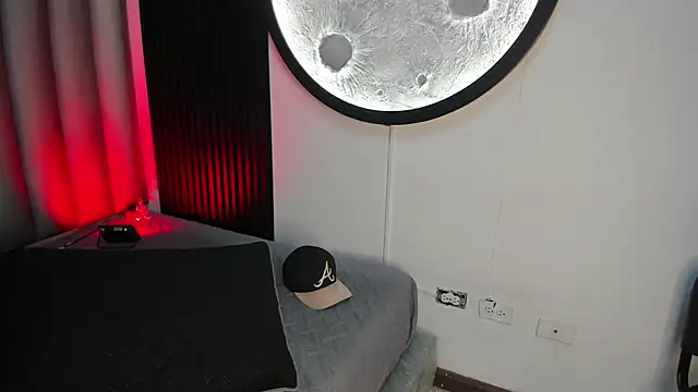 Snapshot of Martshall09 chatting on October 23, 9:35 pm Martshall09 online show from October 23, 9:35 pm