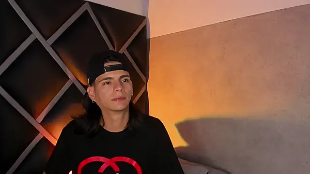 Snapshot of Martshall09 chatting on November 4, 9:29 pm Martshall09 online show from November 4, 9:29 pm