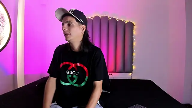 Snapshot of Martshall09 chatting on November 11, 10:58 pm Martshall09 online show from November 11, 10:58 pm