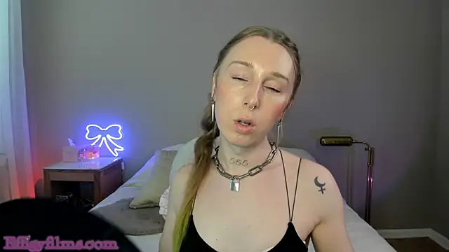 StarDuvall online show from March 25, 8:41 pm