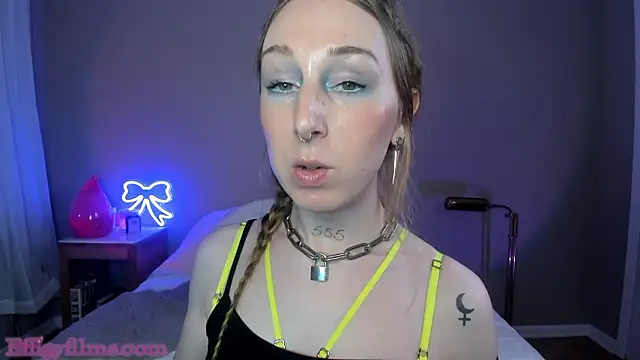 Snapshot of StarDuvall chatting on March 4, 10:39 pm StarDuvall online show from March 4, 10:39 pm