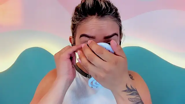 Lannajansen online show from December 19, 1:46 pm