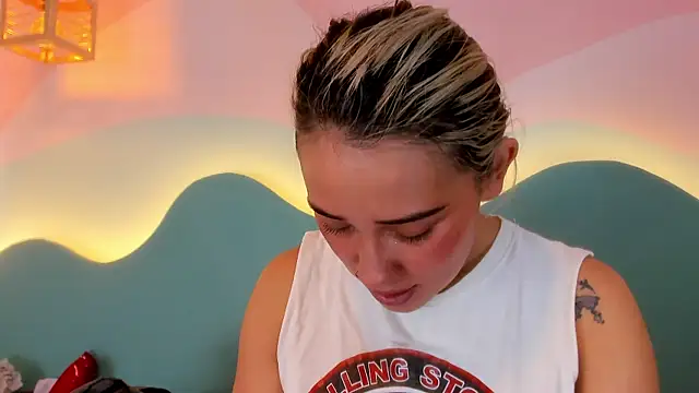 Lannajansen online show from December 20, 1:47 pm