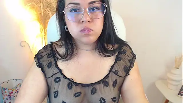 Snapshot of Sofi_BBW chatting on February 24, 12:50 pm Sofi BBW online show from February 24, 12:50 pm
