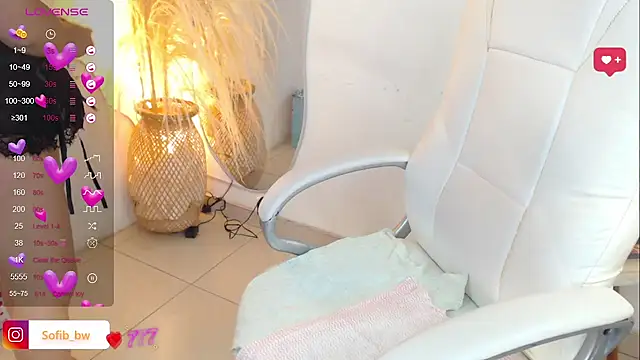 Snapshot of Sofi_BBW chatting on February 21, 12:40 pm Sofi BBW online show from February 21, 12:40 pm