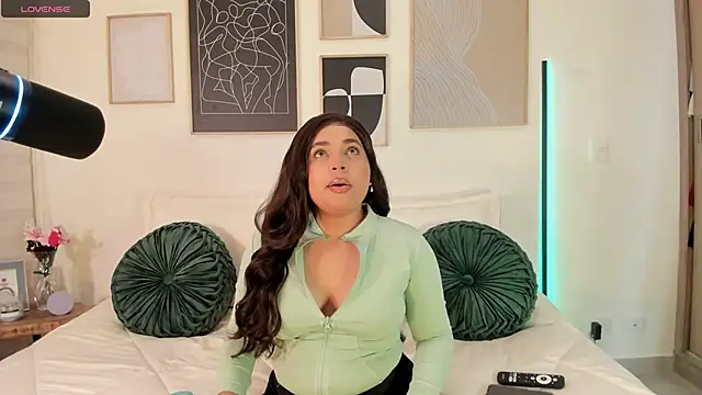 Snapshot of RachelRusso chatting on March 9, 11:03 pm RachelRusso online show from March 9, 11:03 pm