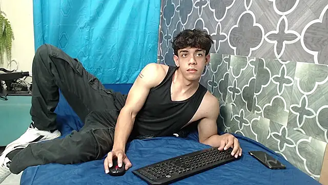 HENRY SENNI online show from March 16, 11:15 pm