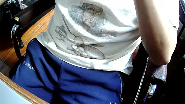 Snapshot of Andre16c chatting on October 17, 9:38 pm Andre16c online show from October 17, 9:38 pm