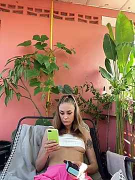 White Lu online show from April 17, 2:03 am