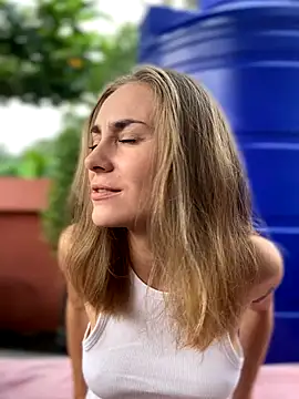 White Lu online show from November 23, 2:10 am