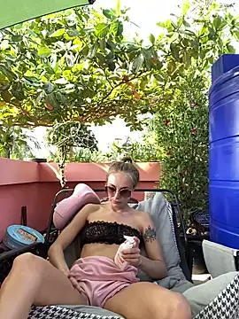 White Lu online show from February 24, 2:23 am