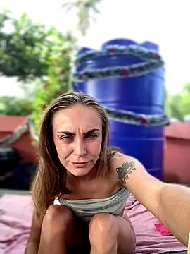 White Lu online show from December 14, 2:07 am