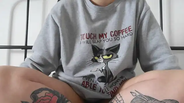 bunnyfox420 online show from April 14, 4:01 pm